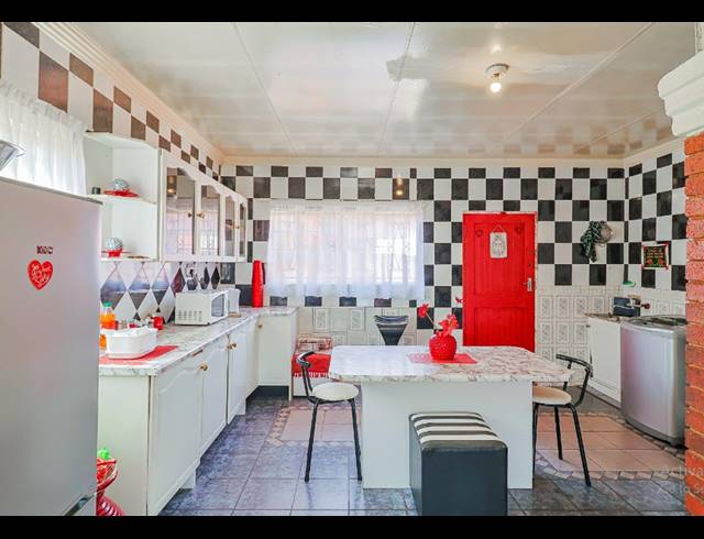 3 BEDROOM FREEHOLD FOR SALE IN ELDORADO PARK